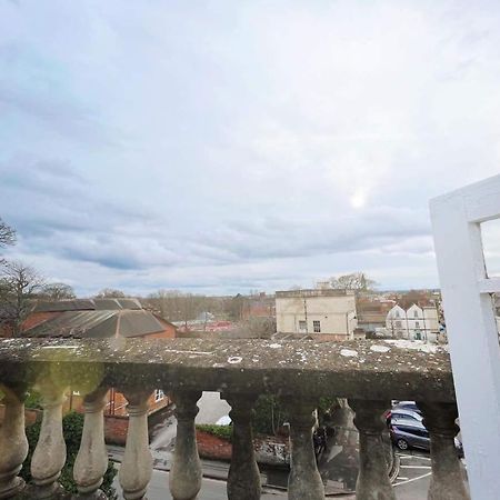 4 Bed Loft Apartment Overlooking Historic Town Trowbridge Luaran gambar