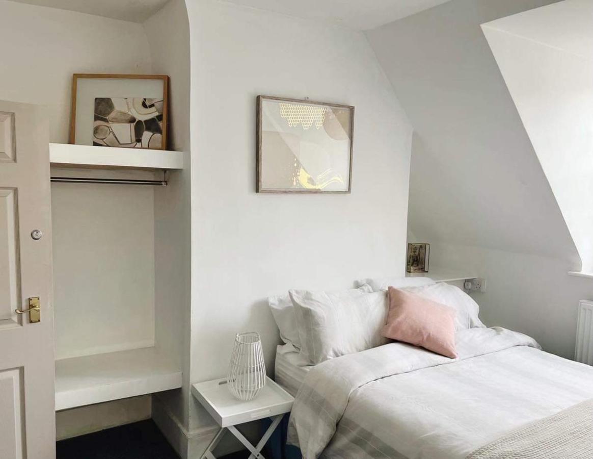 4 Bed Loft Apartment Overlooking Historic Town Trowbridge Luaran gambar