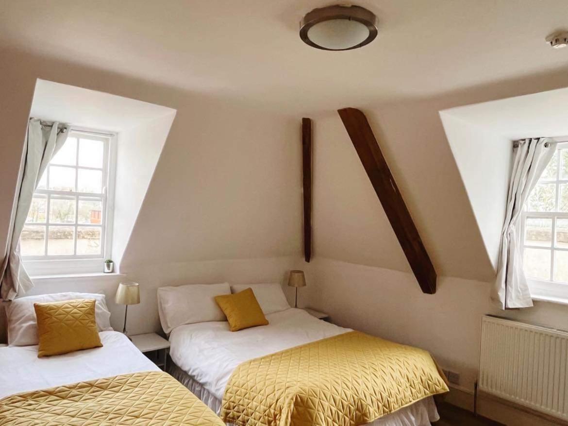 4 Bed Loft Apartment Overlooking Historic Town Trowbridge Luaran gambar