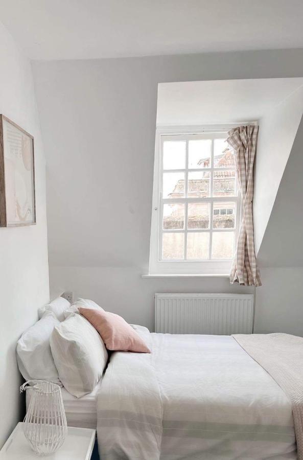 4 Bed Loft Apartment Overlooking Historic Town Trowbridge Luaran gambar