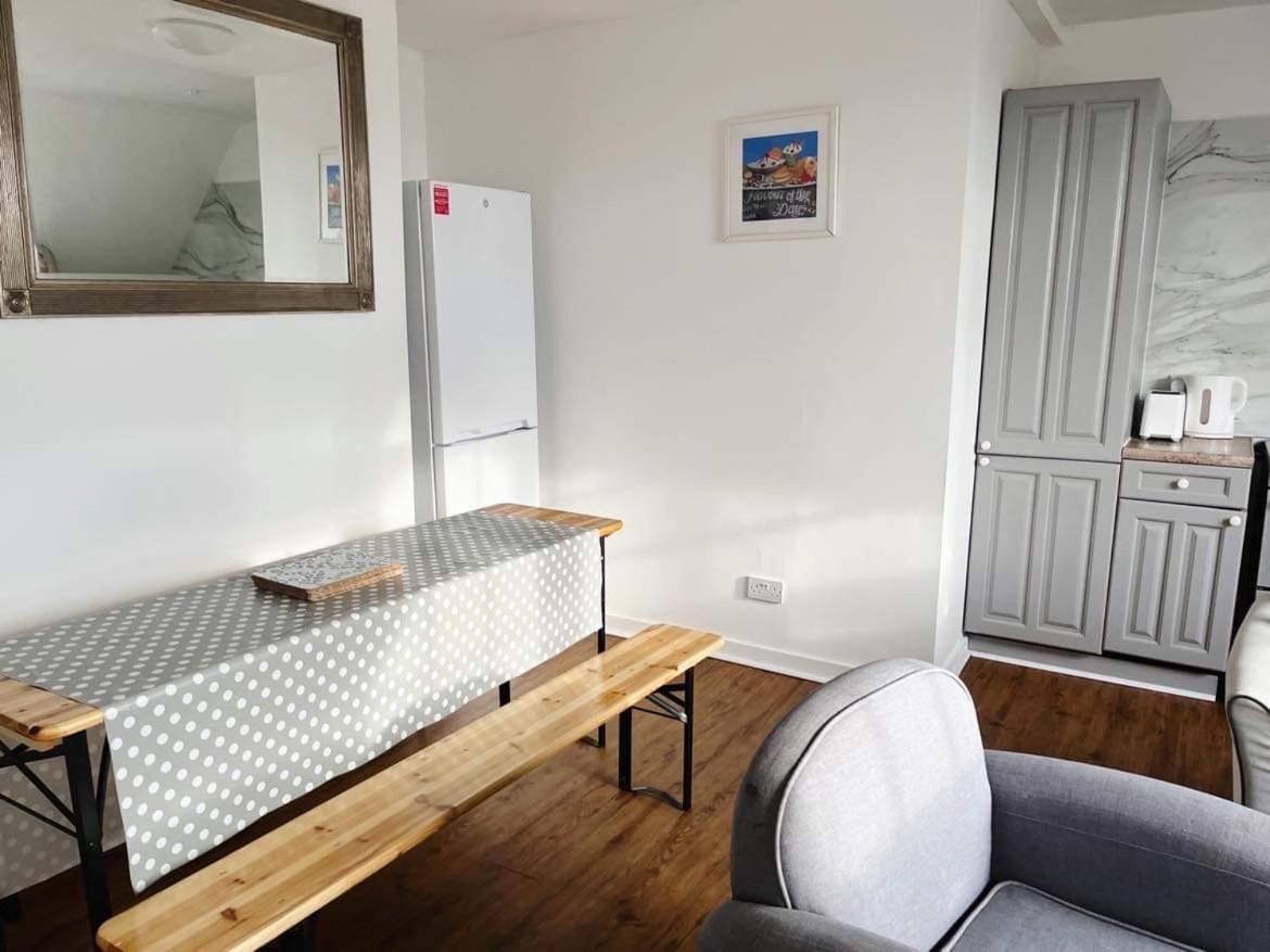 4 Bed Loft Apartment Overlooking Historic Town Trowbridge Luaran gambar